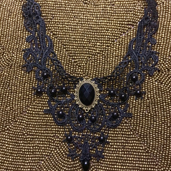 NEW Vintage lace with a Vitoria. flare Neckace - Picture 5 of 6